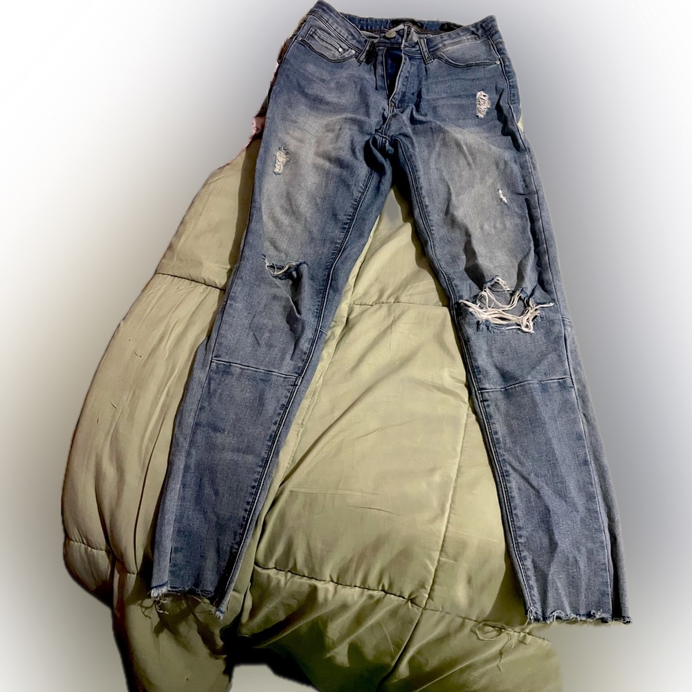 Mid-rise skinny jeans
